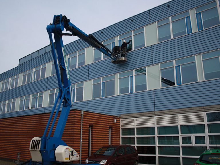 Hoogwerker ramen wassen